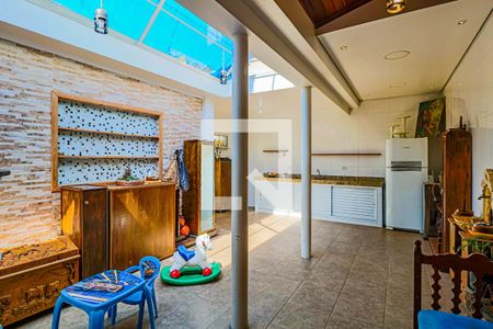 Casa à venda com 300m², 3 quartos e 2 vagas Casa à venda com 300m², 3 quartos e 2 vagasEdícula - Cozinha