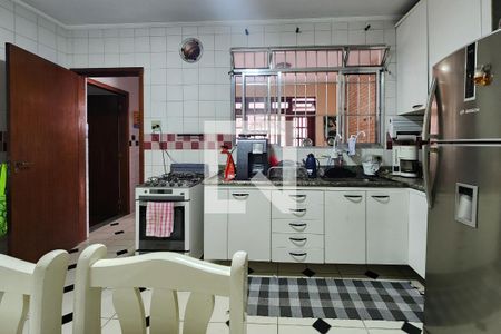 Casa à venda com 283m², 5 quartos e 2 vagas Casa à venda com 283m², 5 quartos e 2 vagasCozinha