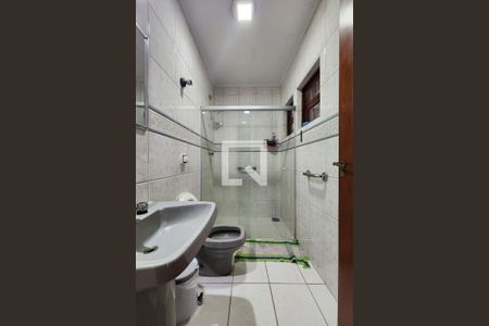 Casa à venda com 283m², 5 quartos e 2 vagas Casa à venda com 283m², 5 quartos e 2 vagasBanheiro