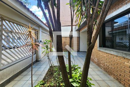 Casa à venda com 283m², 5 quartos e 2 vagas Casa à venda com 283m², 5 quartos e 2 vagasEntrada