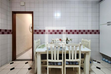 Casa à venda com 283m², 5 quartos e 2 vagas Casa à venda com 283m², 5 quartos e 2 vagasCozinha