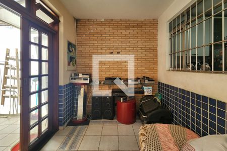 Casa à venda com 283m², 5 quartos e 2 vagas Casa à venda com 283m², 5 quartos e 2 vagasEdicula