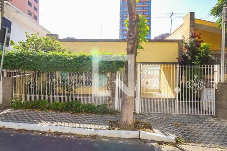 Casa à venda com 220m², 3 quartos e 7 vagas Casa à venda com 220m², 3 quartos e 7 vagasFachada