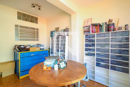 Casa à venda com 220m², 3 quartos e 7 vagas Casa à venda com 220m², 3 quartos e 7 vagasSala de estudos