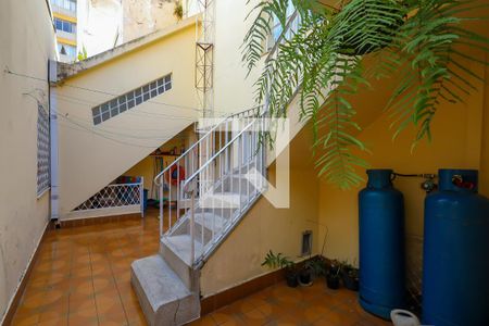 Casa à venda com 220m², 3 quartos e 7 vagas Casa à venda com 220m², 3 quartos e 7 vagasQuintal