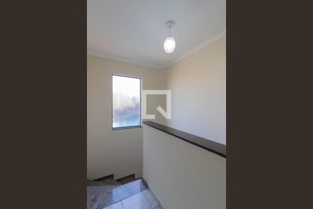 Casa à venda com 240m², 3 quartos e 6 vagasEscada