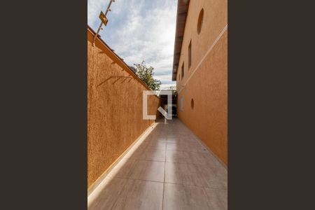 Casa à venda com 240m², 3 quartos e 6 vagasCorredor Lateral