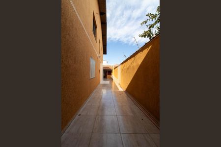 Casa à venda com 240m², 3 quartos e 6 vagasCorredor Lateral