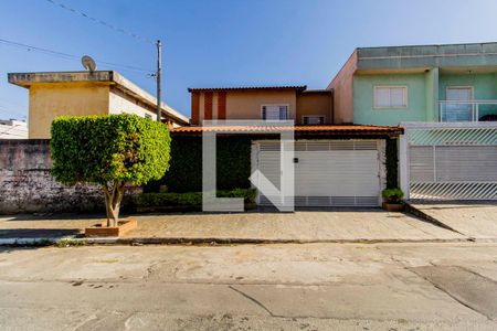 Casa à venda com 167m², 3 quartos e 3 vagas Casa à venda com 167m², 3 quartos e 3 vagasFachada