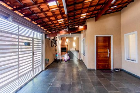 Casa à venda com 167m², 3 quartos e 3 vagas Casa à venda com 167m², 3 quartos e 3 vagasGaragem