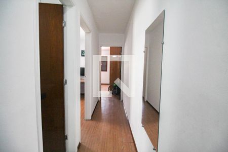 Casa à venda com 180m², 4 quartos e 2 vagasCorredor
