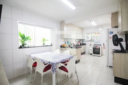 Casa à venda com 180m², 4 quartos e 2 vagasCozinha