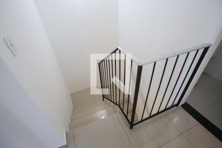 Casa de condomínio à venda com 80m², 3 quartos e 1 vaga Casa de condomínio à venda com 80m², 3 quartos e 1 vagaEscada