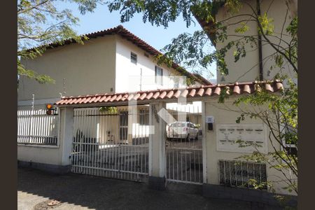 Casa de condomínio à venda com 80m², 3 quartos e 1 vaga Casa de condomínio à venda com 80m², 3 quartos e 1 vagaFachada