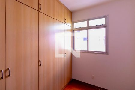 Quarto 2 de apartamento para alugar com 2 quartos, 55m² em Sion, Belo Horizonte