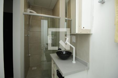 Banheiro de kitnet/studio para alugar com 1 quarto, 35m² em Niterói, Canoas