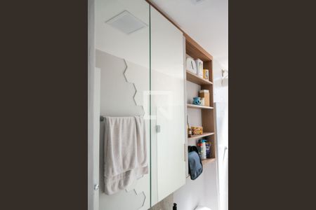 Apartamento à venda com 63m², 2 quartos e sem vagaBanheiro - Armários