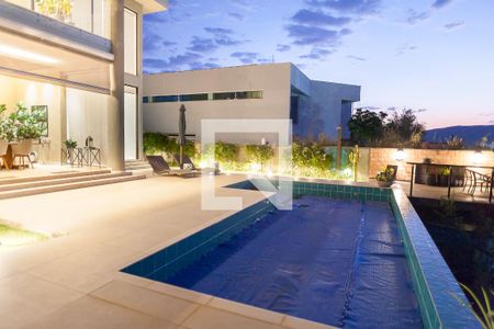 Casa de condomínio à venda com 479m², 3 quartos e 4 vagas Casa de condomínio à venda com 479m², 3 quartos e 4 vagasPiscina