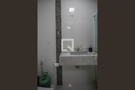 Casa à venda com 400m², 4 quartos e 2 vagas Casa à venda com 400m², 4 quartos e 2 vagasBanheiro