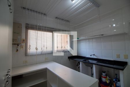 Apartamento à venda com 213m², 3 quartos e 4 vagas Apartamento à venda com 213m², 3 quartos e 4 vagasÁrea de Serviço