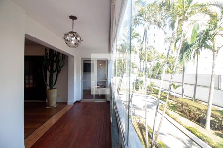 Apartamento à venda com 213m², 3 quartos e 4 vagas Apartamento à venda com 213m², 3 quartos e 4 vagasTerraço