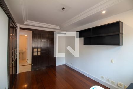 Apartamento à venda com 213m², 3 quartos e 4 vagas Apartamento à venda com 213m², 3 quartos e 4 vagasEscritório