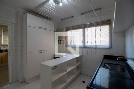Apartamento à venda com 213m², 3 quartos e 4 vagas Apartamento à venda com 213m², 3 quartos e 4 vagasÁrea de Serviço