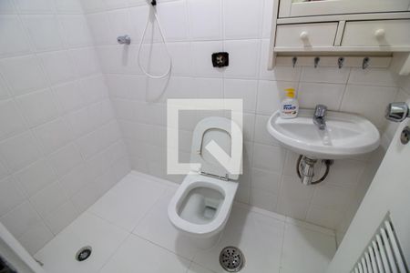 Apartamento à venda com 213m², 3 quartos e 4 vagas Apartamento à venda com 213m², 3 quartos e 4 vagasBanheiro de Serviço