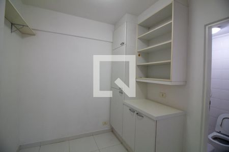 Apartamento à venda com 213m², 3 quartos e 4 vagas Apartamento à venda com 213m², 3 quartos e 4 vagasQuarto de Serviço