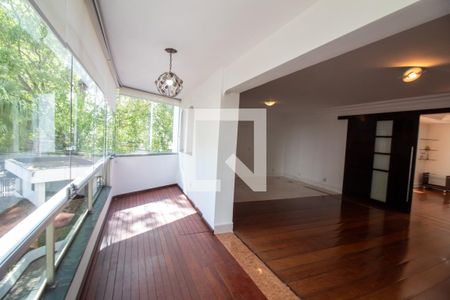 Apartamento à venda com 213m², 3 quartos e 4 vagas Apartamento à venda com 213m², 3 quartos e 4 vagasTerraço