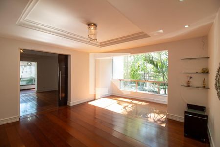 Apartamento à venda com 213m², 3 quartos e 4 vagas Apartamento à venda com 213m², 3 quartos e 4 vagasSala de Jantar