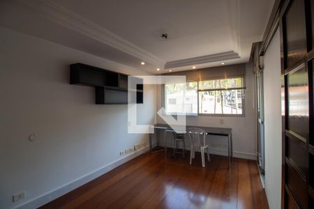 Apartamento à venda com 213m², 3 quartos e 4 vagas Apartamento à venda com 213m², 3 quartos e 4 vagasEscritório