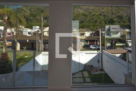 Casa de condomínio à venda com 160m², 4 quartos e 2 vagas Casa de condomínio à venda com 160m², 4 quartos e 2 vagasVista