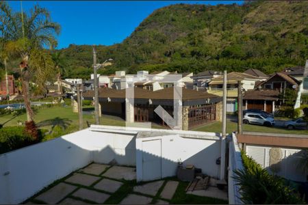 Casa de condomínio à venda com 160m², 4 quartos e 2 vagas Casa de condomínio à venda com 160m², 4 quartos e 2 vagasVista