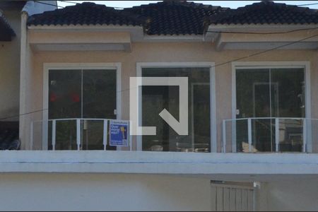 Casa de condomínio à venda com 160m², 4 quartos e 2 vagas Casa de condomínio à venda com 160m², 4 quartos e 2 vagasPlaquinha