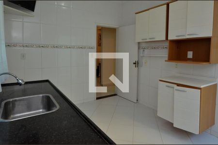 Casa de condomínio à venda com 160m², 6 quartos e 2 vagas Casa de condomínio à venda com 160m², 6 quartos e 2 vagasCozinha