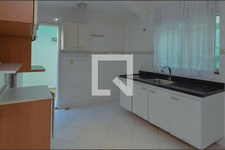 Casa de condomínio à venda com 160m², 6 quartos e 2 vagas Casa de condomínio à venda com 160m², 6 quartos e 2 vagasCozinha