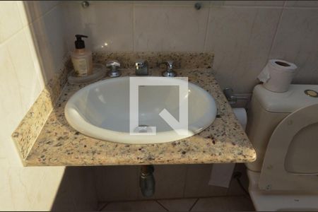 Casa de condomínio à venda com 160m², 6 quartos e 2 vagas Casa de condomínio à venda com 160m², 6 quartos e 2 vagasBanheiro 3