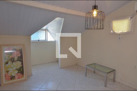 Casa de condomínio à venda com 160m², 6 quartos e 2 vagas Casa de condomínio à venda com 160m², 6 quartos e 2 vagas Sótão - quarto 2