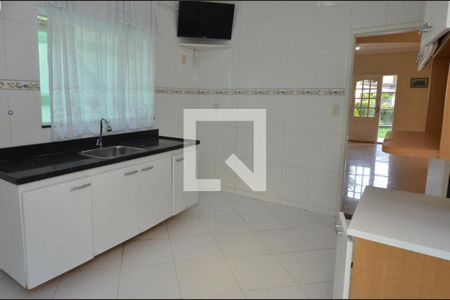 Casa de condomínio à venda com 160m², 6 quartos e 2 vagas Casa de condomínio à venda com 160m², 6 quartos e 2 vagasCozinha
