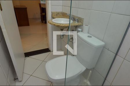 Casa de condomínio à venda com 160m², 6 quartos e 2 vagas Casa de condomínio à venda com 160m², 6 quartos e 2 vagasBanheiro 1