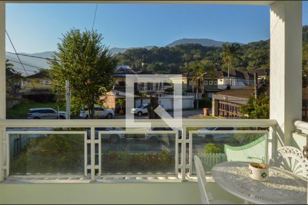 Casa de condomínio à venda com 160m², 6 quartos e 2 vagas Casa de condomínio à venda com 160m², 6 quartos e 2 vagasSuite - varanda