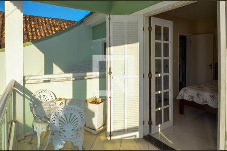 Casa de condomínio à venda com 160m², 6 quartos e 2 vagas Casa de condomínio à venda com 160m², 6 quartos e 2 vagasSuite - varanda