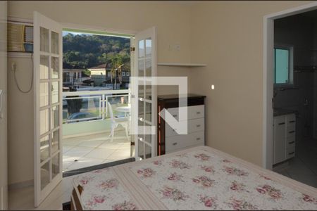 Casa de condomínio à venda com 160m², 6 quartos e 2 vagas Casa de condomínio à venda com 160m², 6 quartos e 2 vagasSuite