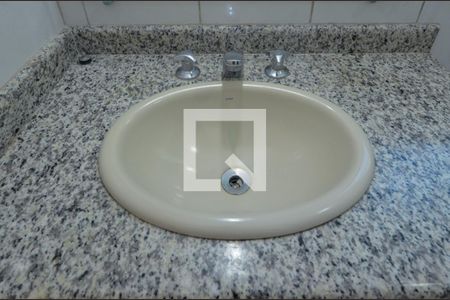 Casa de condomínio à venda com 160m², 6 quartos e 2 vagas Casa de condomínio à venda com 160m², 6 quartos e 2 vagasBanheiro da Suíte