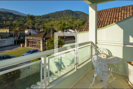 Casa de condomínio à venda com 160m², 6 quartos e 2 vagas Casa de condomínio à venda com 160m², 6 quartos e 2 vagasSuite - varanda