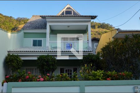 Casa de condomínio à venda com 160m², 6 quartos e 2 vagas Casa de condomínio à venda com 160m², 6 quartos e 2 vagasDetalhe