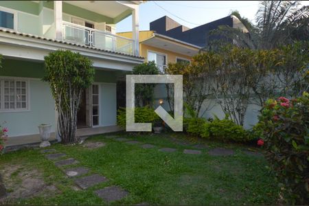 Casa de condomínio à venda com 160m², 6 quartos e 2 vagas Casa de condomínio à venda com 160m², 6 quartos e 2 vagasÁrea externa