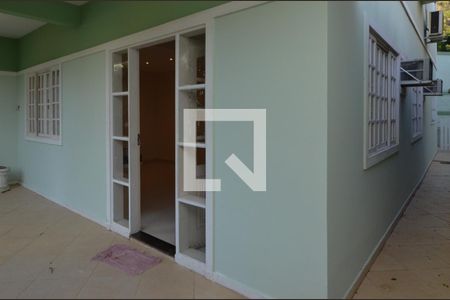 Casa de condomínio à venda com 160m², 6 quartos e 2 vagas Casa de condomínio à venda com 160m², 6 quartos e 2 vagasÁrea externa