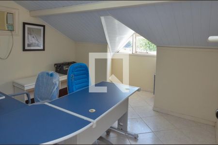 Casa de condomínio à venda com 160m², 6 quartos e 2 vagas Casa de condomínio à venda com 160m², 6 quartos e 2 vagas Sótão - quarto 1